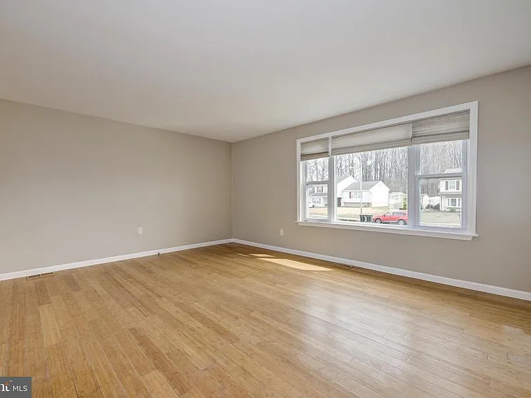76 Argyle Ave — Photo 12