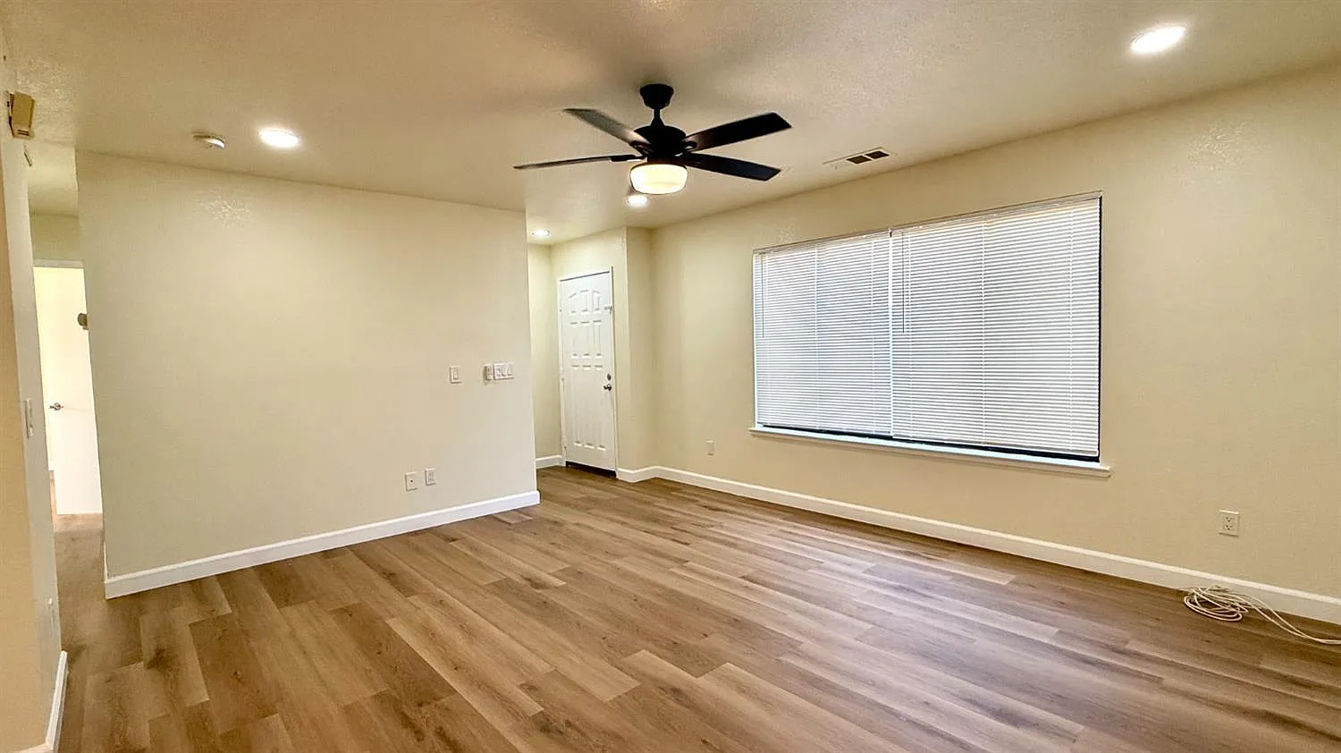 2 bed, 3497 sqft, $1,650 — Photo 4