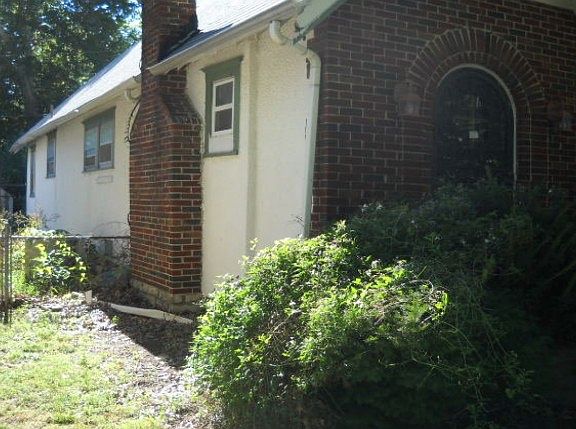 3rd image of 929 E 76th Ter