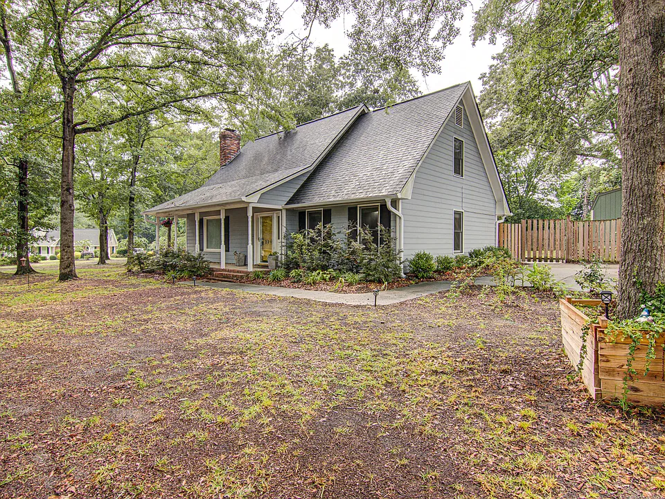 2315 Treetop Ln