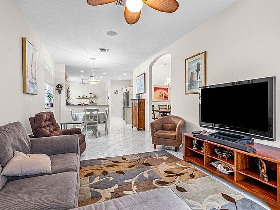 4th image of 9756 Arbor View Dr S