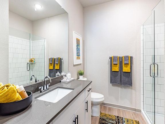 4th image of 1620 1st Ave N #4017