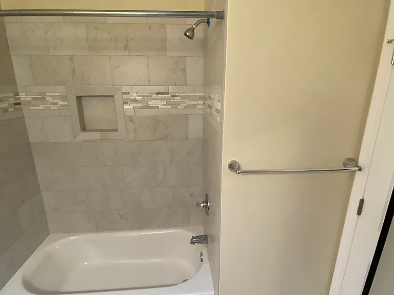 3200 Rosewood Ave — Photo 16