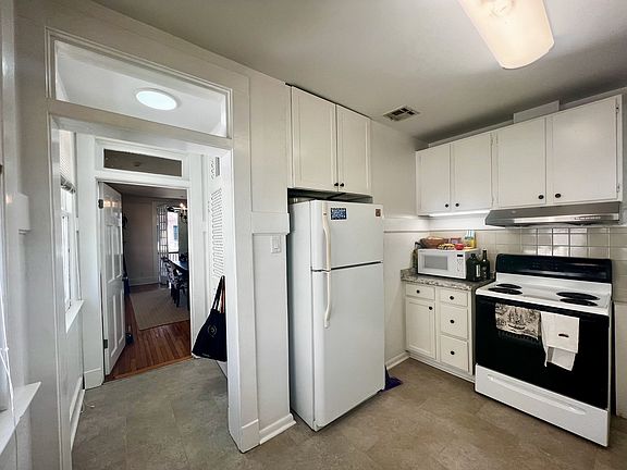 2nd image of 6034 Prytania St