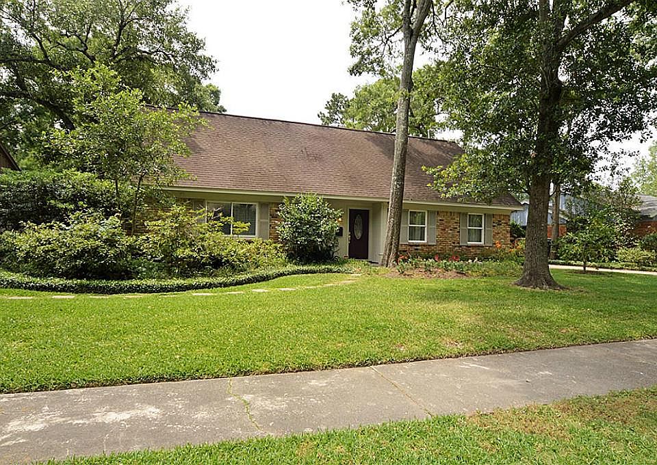 1st image of 410 Willow Vista Dr