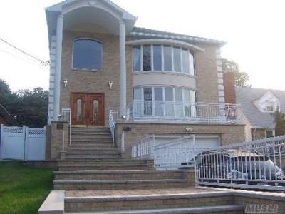 8647 Clio St, Hollis, NY, 11423