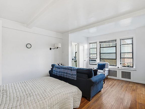 5th image of 339 E 58th St APT 8H