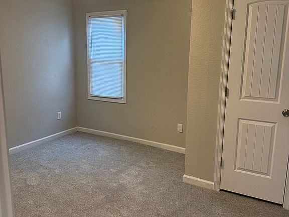4th image of 2503 Hale St