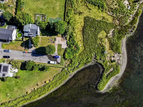 3 Veranda Ave, Fairhaven, MA 02719