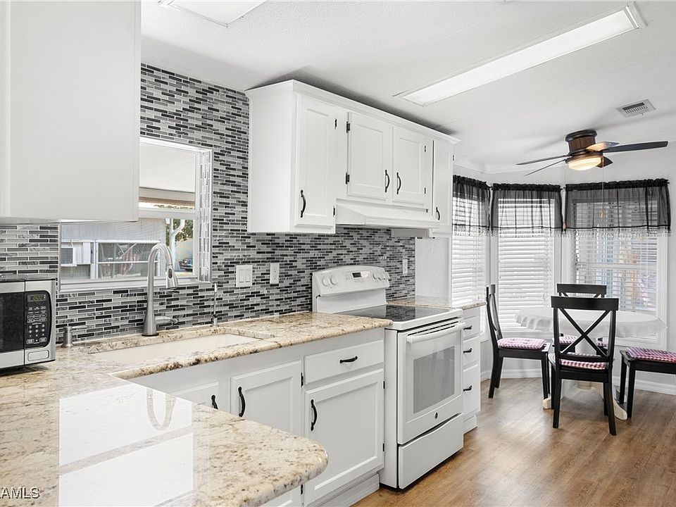 1st image of 284 Poinsettia Dr