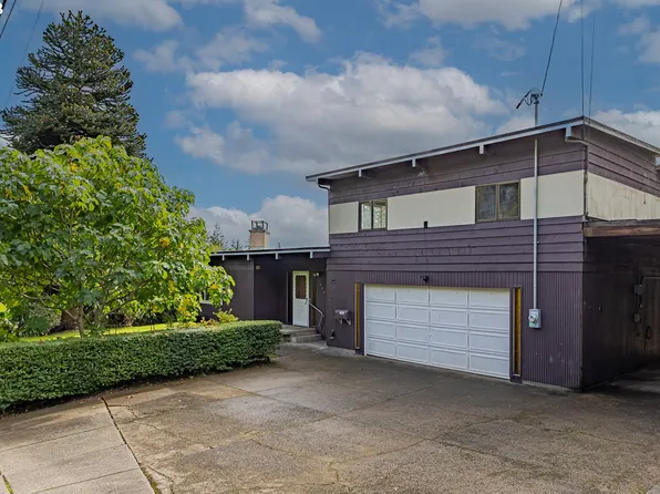 1923 California Ave, Coos Bay, OR 97420