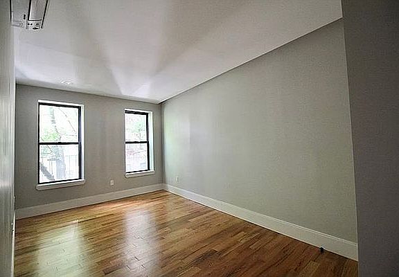 4th image of 246 Sullivan Pl #7C