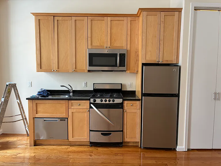 60 W 56th St #3A — Photo 2