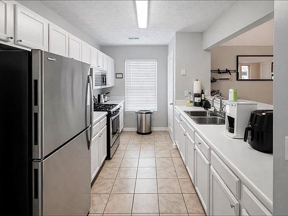 4th image of 3804 Benjamin Ct SW