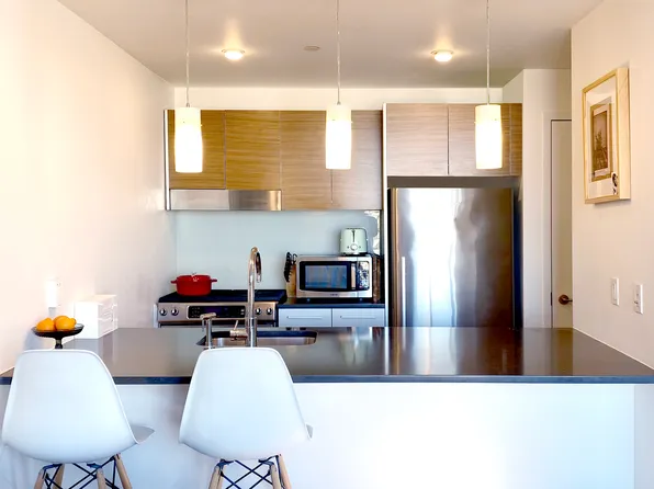 10-63 Jackson Avenue image 3 of 5