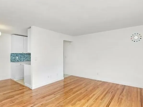 Palm Court - Located in the heart of Seattle, 2410 NW 57th St APT 7, Seattle, WA 98107