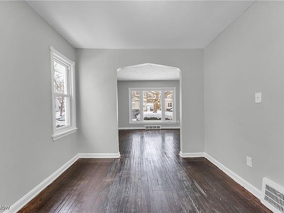 3rd image of 19600 Ridgewood Ave