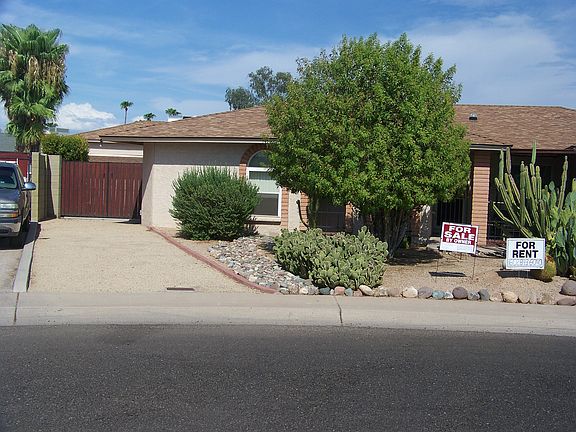 north side detached driveway