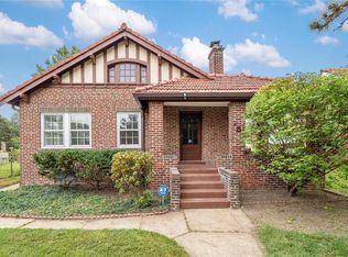 8 Sunset Ct, Saint Louis, MO