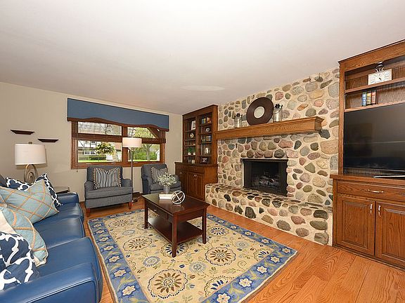 5th image of 6440 N Alberta Ct