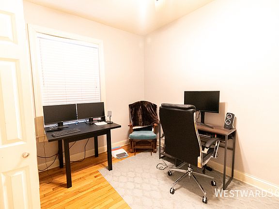 5th image of 907 W Cornelia Ave APT 1N