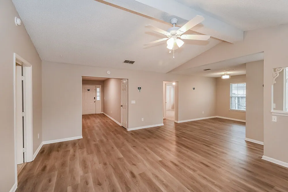 3 bed, 2.0 bath, 1519 sqft, $2,090 — Photo 4