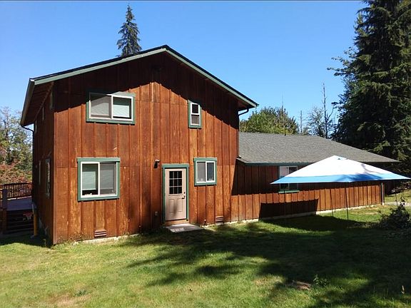 3rd image of 10676 E Lake Joy Dr NE
