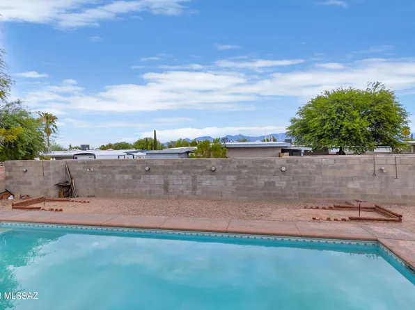 7681 E Apple Tree Dr, Tucson, AZ 85730