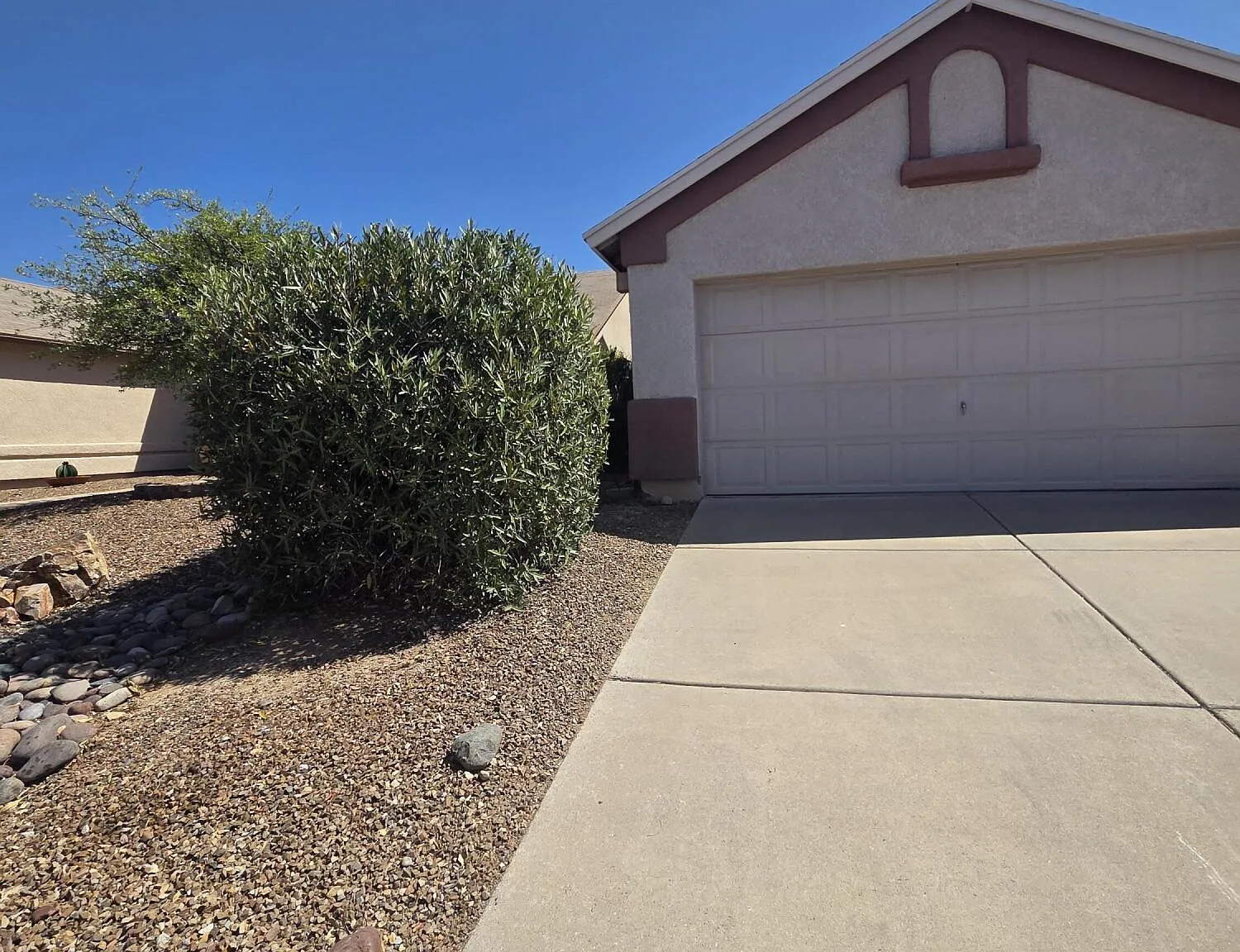 3 bed, 2.0 bath, 1888 sqft, $2,150 — Photo 2