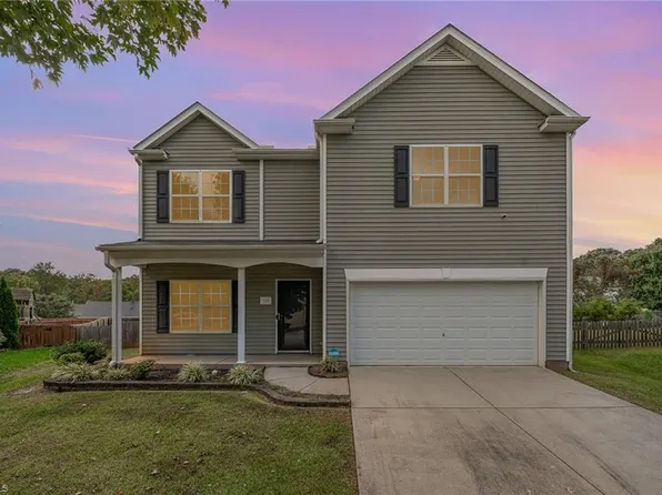 110 Meadowsweet Ct, Winston Salem, NC 27107