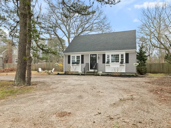 18 Linwood Ave, Wareham, MA 02571