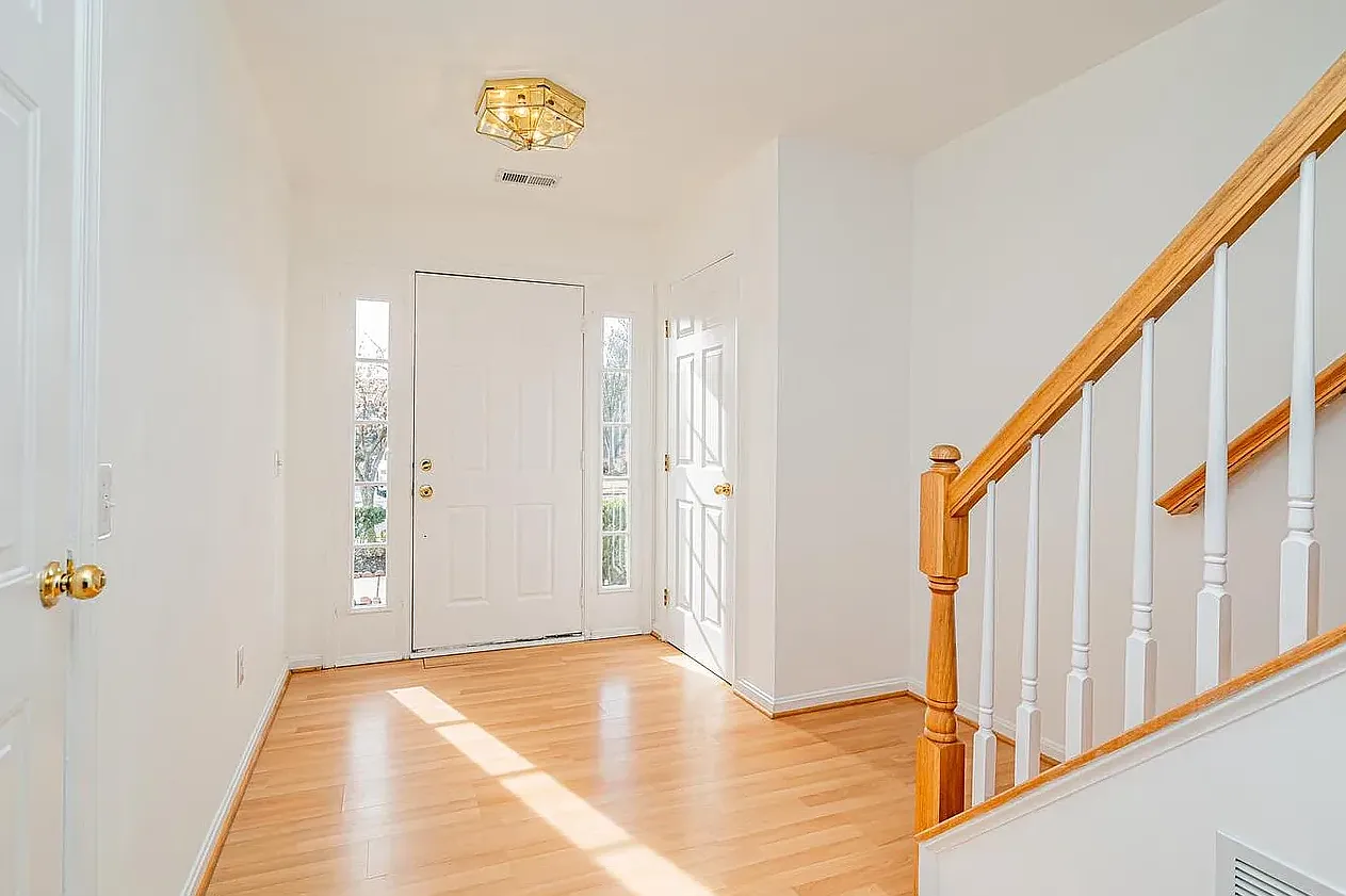 3 bed, 3.5 bath, 1800 sqft, $3,100 — Photo 3