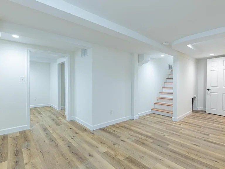 9 Wiltshire Blvd — Photo 12