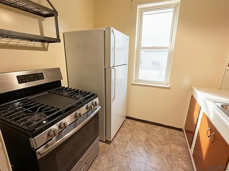 131 Plainfield Ave — Photo 6