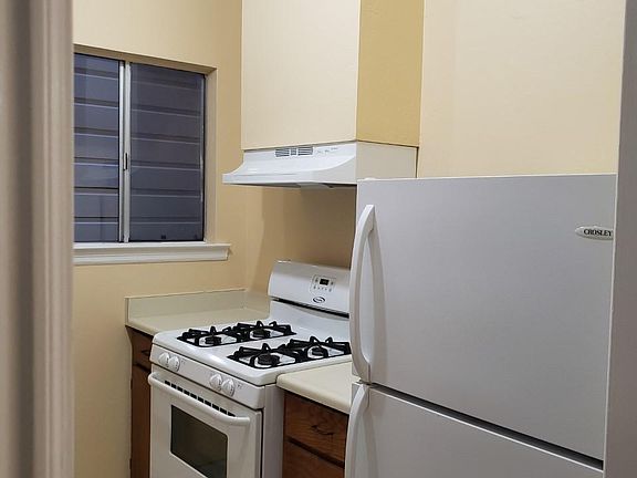 3rd image of 3055 Steiner St
