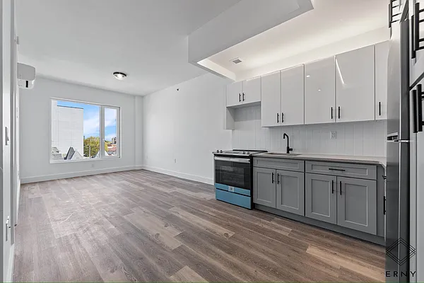 Rented by ERNY LLC | media 18