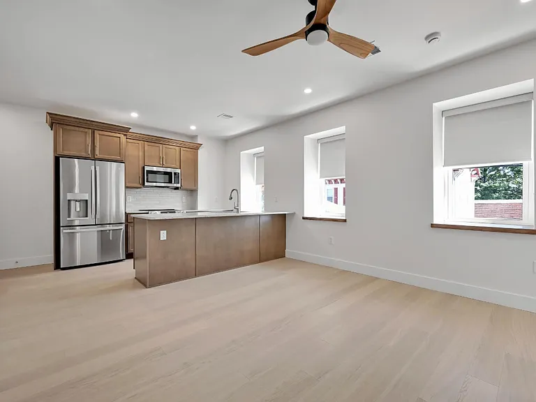 132 E Market St #202 — Photo 7