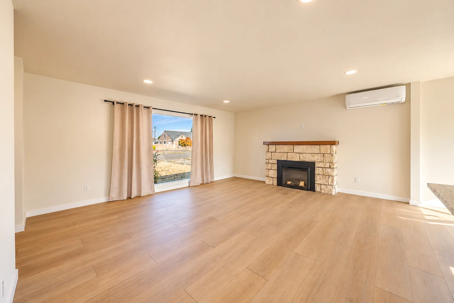 2 bed, 944 sqft, $1,950 — Photo 4