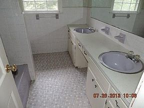 3rd image of 5124 36th Street Dr NE