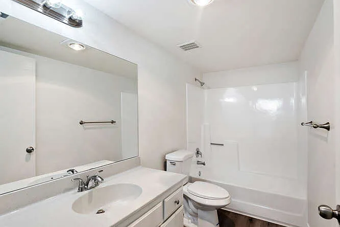 10848 Victory Blvd #23 — Photo 6