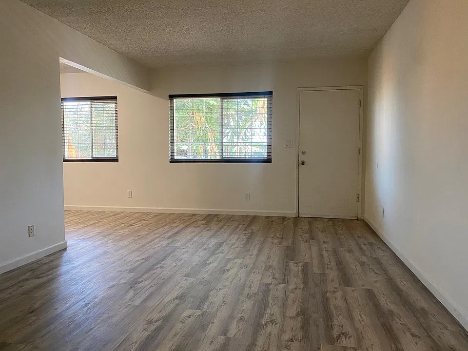 39 S Venice Blvd #2