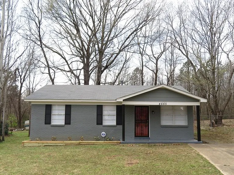 4665 Royal Ridge Dr — Photo 1