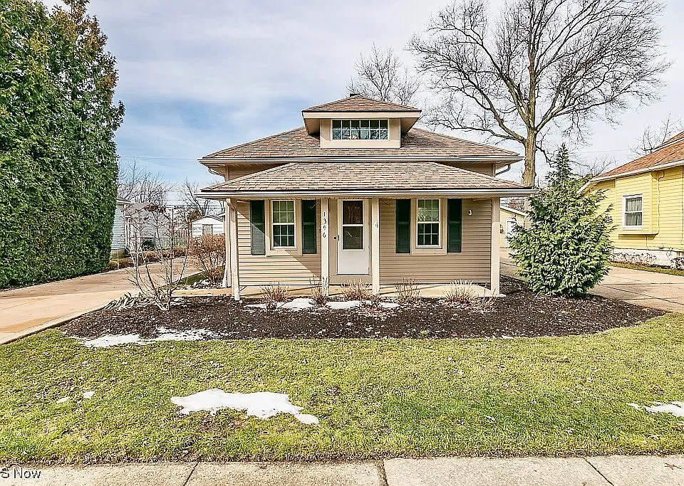 1396 Iroquois Ave