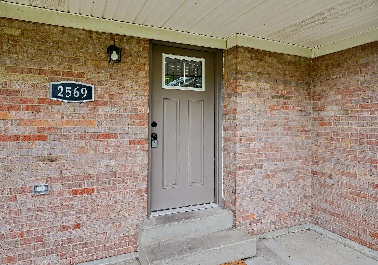 2569 Richmar Dr — Photo 2