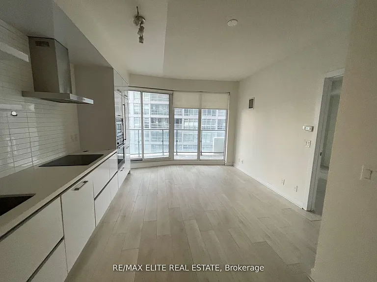 2221 Yonge St #1105 — Photo 3