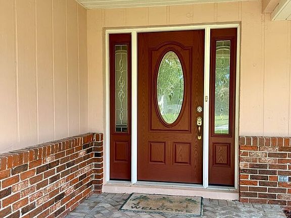 4th image of 8602 Amber Oak Dr