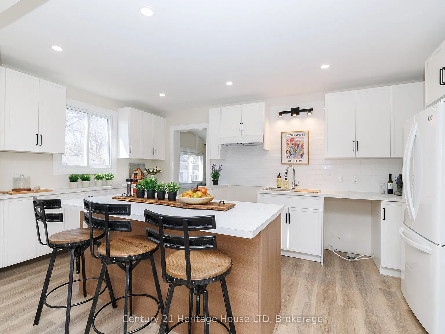 4 bed, $2,350 — Photo 3