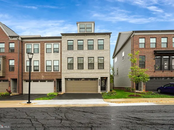 5203 Ridgeview Retreat Dr, Chantilly, VA 20151
