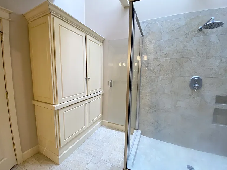 9 Royal Pointe Dr — Photo 24