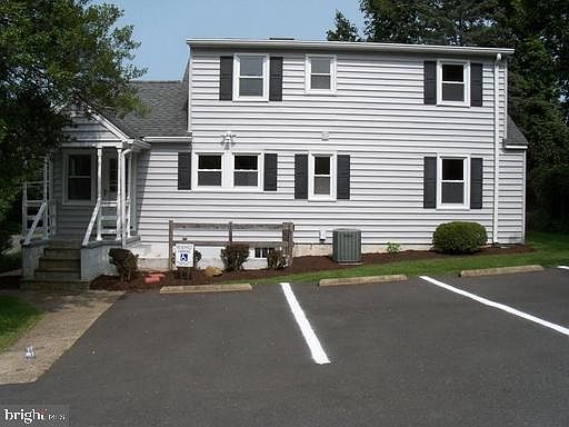 4th image of 76 W Shirley Ave